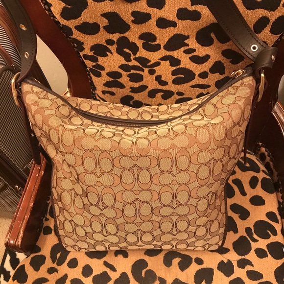 Coach Signature Duffle - Picture 4 of 6